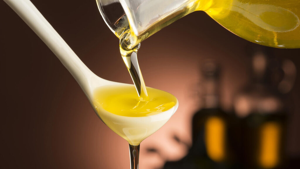 7 Benefits of Consuming 1 Tablespoon of Olive Oil Every Morning